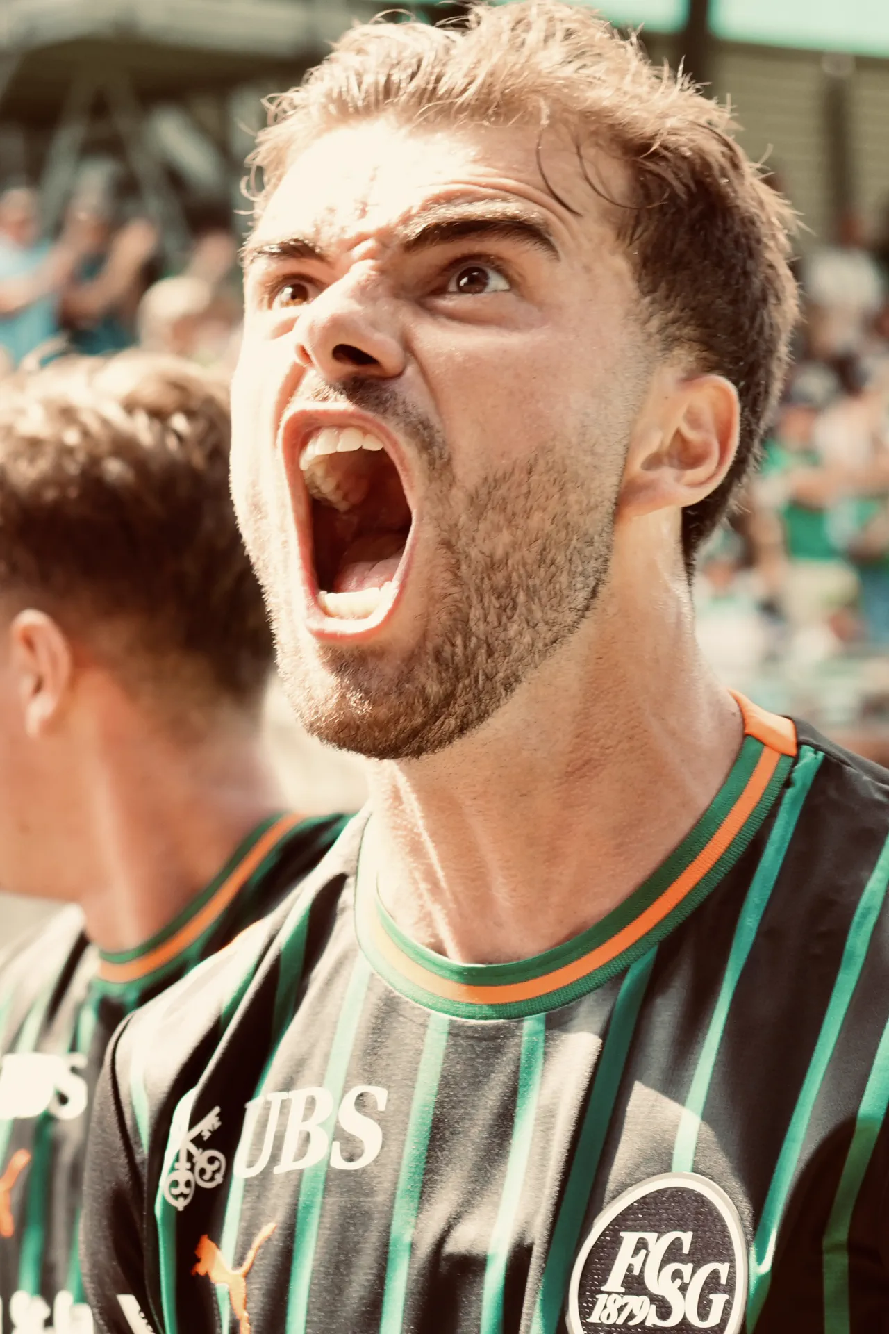 Spieler schreit seinen Jubel heraus